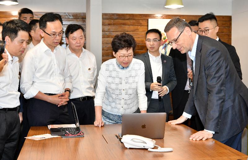The Chief Executive, Mrs Carrie Lam, visited the Guangdong-Hong Kong-Macao Technology Exhibition and Exchange Center of Gungho Space in Foshan today (May 16). Photo shows Mrs Lam (fourth left), accompanied by the Secretary for Constitutional and Mainland Affairs, Mr Patrick Nip (second left); and the Mayor of the Foshan Municipal Government, Mr Zhu Wei (third left), touring the centre’s facilities and exchanging with the entrepreneurs.
