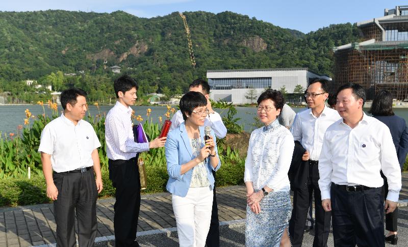The Chief Executive, Mrs Carrie Lam, visited Tingyin Lake in Foshan today (May 16). Photo shows Mrs Lam (third right), accompanied by the Secretary for Constitutional and Mainland Affairs, Mr Patrick Nip (second right), and the Mayor of the Foshan Municipal Government, Mr Zhu Wei (first right), touring the lake.