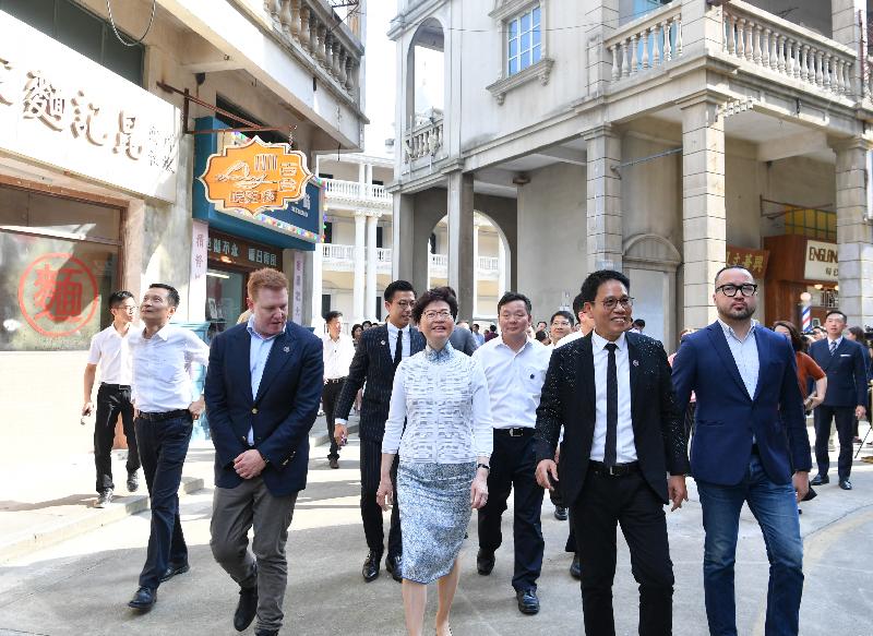 The Chief Executive, Mrs Carrie Lam (front row, third right), visits the Xiqiao National Arts Studio in Foshan today (May 16).