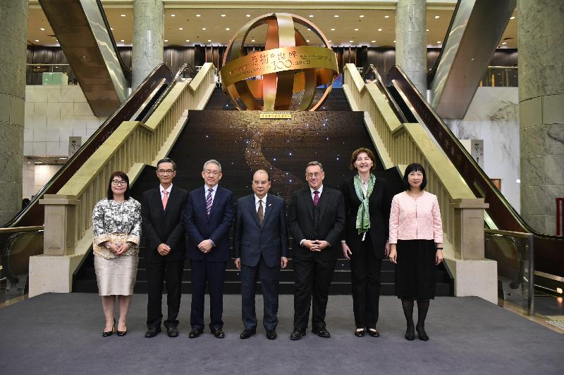 The opening ceremony for the exhibition, "A History of the World in 100 Objects from the British Museum", was held today (May 17) at the Hong Kong Heritage Museum. Photo shows officiating guests (from left) the Museum Director of the Hong Kong Heritage Museum, Ms Fione Lo; the Chairman of Museum Advisory Committee, Mr Stanley Wong; the Chairman of the Hong Kong Jockey Club, Dr Anthony Chow;  the Chief Secretary for Administration, Mr Matthew Cheung Kin-chung; the British Consul General to Hong Kong and Macao, Mr Andrew Heyn; the Director of International Engagement of the British Museum, Ms Nadja Race; and the Director of Leisure and Cultural Services, Ms Michelle Li.

