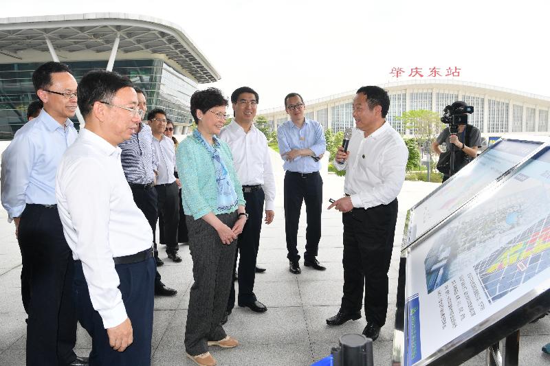 The Chief Executive, Mrs Carrie Lam, visited the Zhaoqing East Station transportation hubs in Zhaoqing New District today (May 17). Photo shows Mrs Lam (fourth right), accompanied by the Secretary of the CPC Zhaoqing Municipal Committee, Mr Lai Zehua (third right); the Mayor of the Zhaoqing Municipal Government, Mr Fan Zhongjie (second left); and the Secretary for Constitutional and Mainland Affairs, Mr Patrick Nip (first left), touring Zhaoqing East Station.