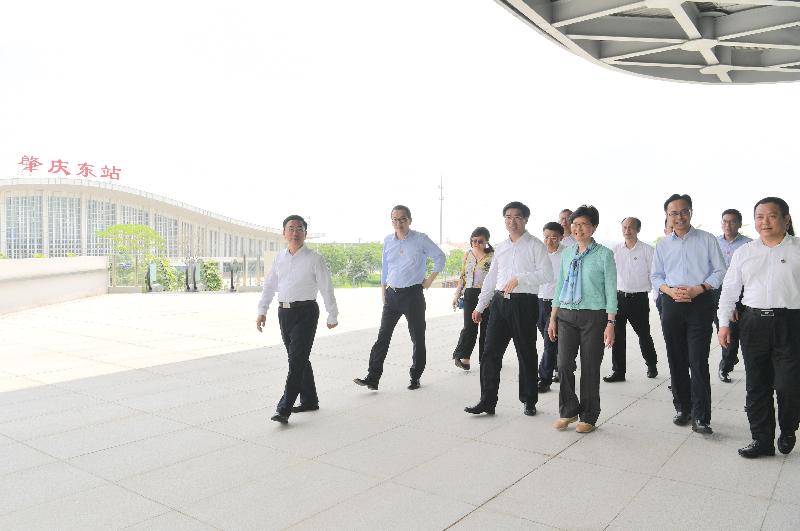 The Chief Executive, Mrs Carrie Lam, visited the Zhaoqing East Station transportation hubs in Zhaoqing New District today (May 17). Photo shows Mrs Lam (third right), accompanied by the Secretary of the CPC Zhaoqing Municipal Committee, Mr Lai Zehua (third left); the Mayor of the Zhaoqing Municipal Government, Mr Fan Zhongjie (first left); and the Secretary for Constitutional and Mainland Affairs, Mr Patrick Nip (second right), touring Zhaoqing East Station.