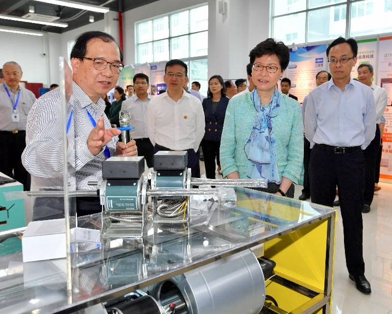 The Chief Executive, Mrs Carrie Lam visited the Guangdong-Hong Kong-Macao-Taiwan scientific and technological enterprise incubator at Inno Valley in Jiangmen today (May 17). Photo shows Mrs Lam (second right) receiving a briefing from a representative of an enterprise. Also attending was the Secretary for Constitutional and Mainland Affairs, Mr Patrick Nip (first right).