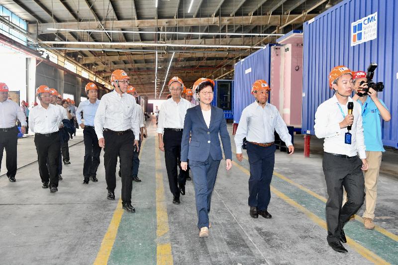The Chief Executive, Mrs Carrie Lam (fourth right), visits CIMC Modular Building Systems plant in Jiangmen today (May 18). Accompanying her is the Secretary for Constitutional and Mainland Affairs, Mr Patrick Nip (fifth right).