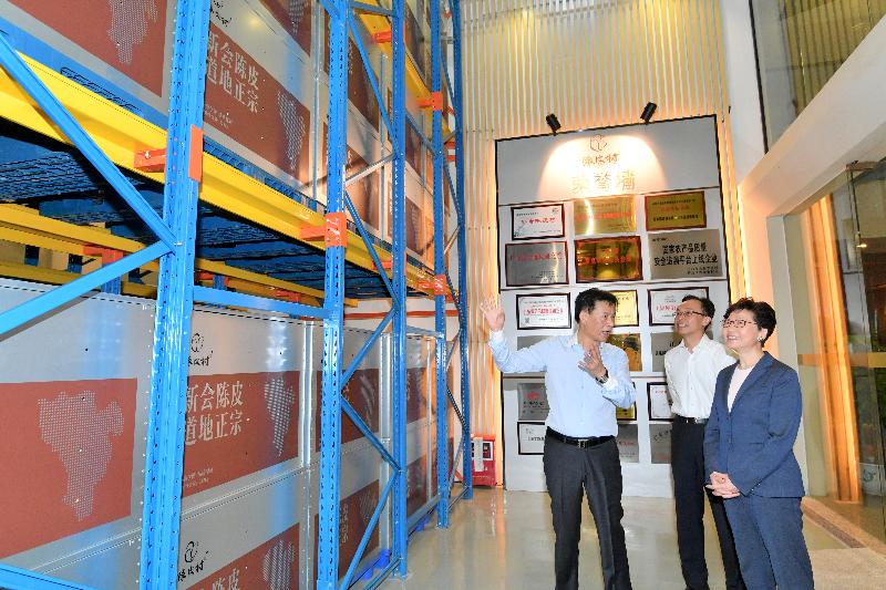 The Chief Executive, Mrs Carrie Lam (right), accompanied by the Secretary for Constitutional and Mainland Affairs, Mr Patrick Nip (centre), visited Xinhui tangerine peel village in Jiangmen today (May 18) to understand the development of aged tangerine peel industry.