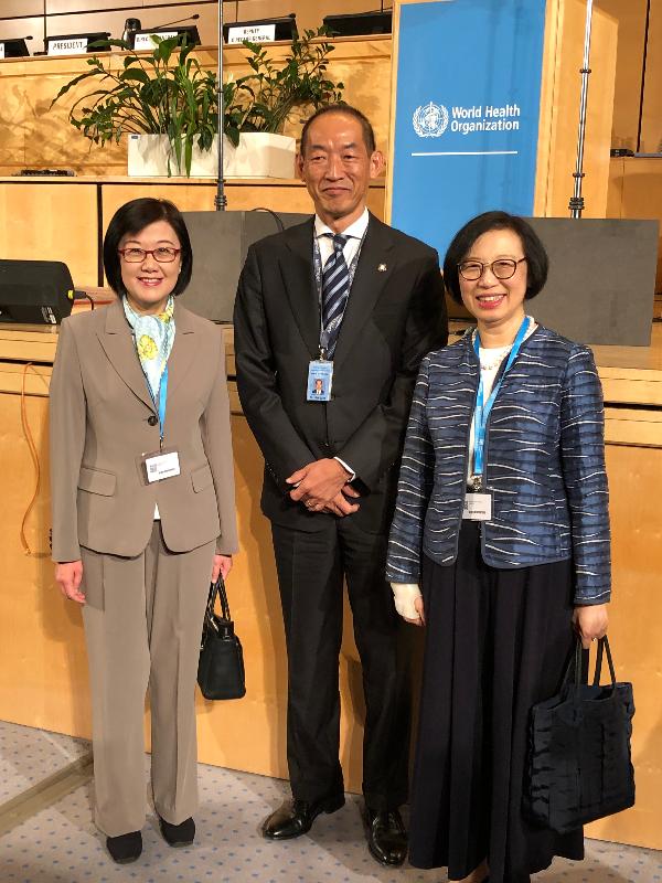 ​The Secretary for Food and Health, Professor Sophia Chan (right) attended the 72nd World Health Assembly of the World Health Organization (WHO) in Geneva, Switzerland, on May 20 (Geneva time) and took the opportunity to exchange views on healthcare-related issues with senior health officials of other member states. Professor Chan and the Director of Health, Dr Constance Chan (left), are pictured with the World Health Organization Regional Director for the Western Pacific, Dr Takeshi Kasai (centre), at the Assembly.