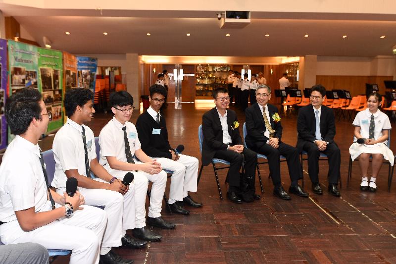 The Secretary for Financial Services and the Treasury, Mr James Lau (third right), visits the Secondary Section of Rosaryhill School today (May 20) and chats with students. Joining him is the Under Secretary for Financial Services and the Treasury, Mr Joseph Chan (second right).