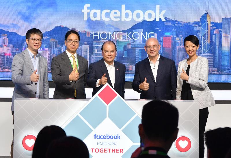 The Chief Secretary for Administration, Mr Matthew Cheung Kin-chung, attended the opening ceremony of the new Facebook office in Hong Kong today (May 20). Photo shows Mr Cheung (centre); the Vice President and Head of Greater China at Facebook, Ms Jayne Leung (first right); the Vice President of Asia Pacific at Facebook, Mr Dan Neary (second right); and other guests at the opening ceremony. 