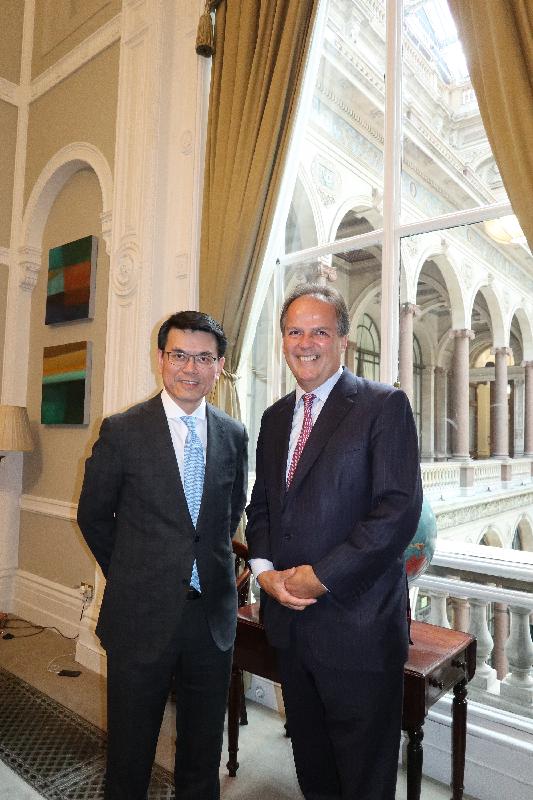 The Secretary for Commerce and Economic Development, Mr Edward Yau (left), met with the Minister of State for Asia and the Pacific at the Foreign and Commonwealth Office of the United Kingdom (UK), Mr Mark Field, in London, the UK yesterday (May 20, London time) and exchanged views on issues including bilateral trade relations.
