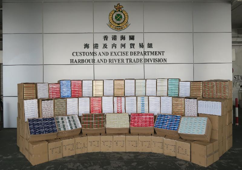 香港海关昨日（五月二十日）在屯门内河船码头验货场检获约一百九十万支怀疑私烟，估计市值约五百二十万元，应课税值约三百六十万元。