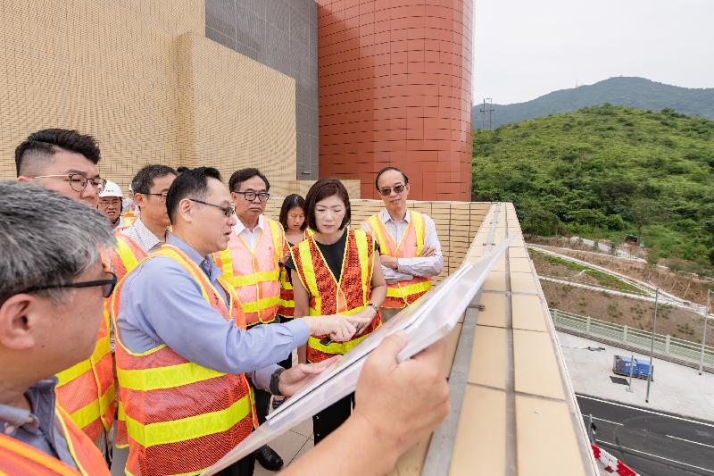 The Legislative Council Public Works Subcommittee visited the Heung Yuen Wai Highway today (May 21). Photo shows members receiving a briefing from a representative of the Transport Department on the latest progress of construction and commissioning arrangements of the Heung Yuen Wai Highway at the South Portal of the Lung Shan Tunnel.