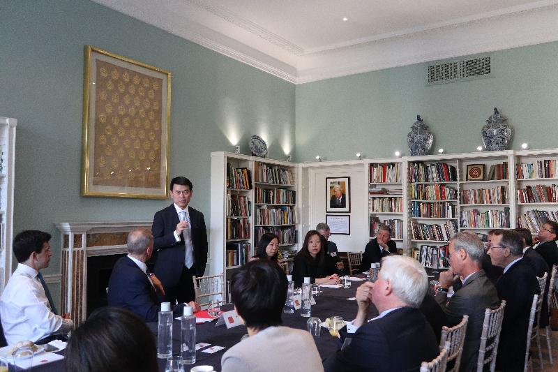 The Secretary for Commerce and Economic Development, Mr Edward Yau (third left), delivered remarks at a roundtable discussion at the Asia House in London, the United Kingdom, today (May 21, London time), where he encouraged British enterprises to leverage on Hong Kong’s unique advantages to tap into the opportunities brought by the Belt and Road Initiative and the Guangdong-Hong Kong-Macao Greater Bay Area development.