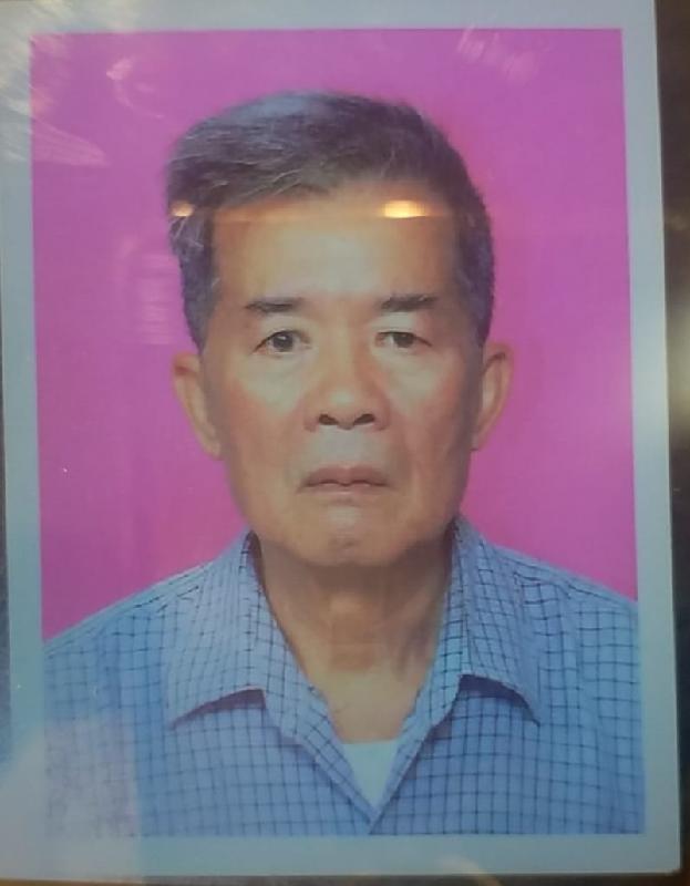 Leung Man-tung is about 1.7 metres tall, 70 kilograms in weight and of medium build. He has a long face with yellow complexion, short white hair. He was last seen wearing a blue long-sleeved checkered shirt, brown trousers and black shoes. 