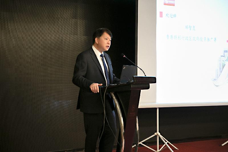 Associate Director-General of Investment Promotion Mr Vincent Tang updates Nanjing enterprises on Hong Kong's unique business advantages and the latest developments of its innovation and technology industry, encouraging them to expand their business globally via Hong Kong, at an investment promotion seminar in Nanjing, Jiangsu Province, today (May 23).