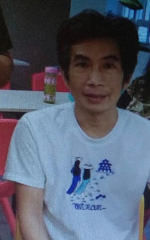 Yung Kwok-leung, aged 56, is about 1.6 metres tall, 61 kilograms in weight and of thin build. He has a round face with yellow complexion and short black hair. He was last seen wearing a white shirt, blue jeans and grey sports shoes.
