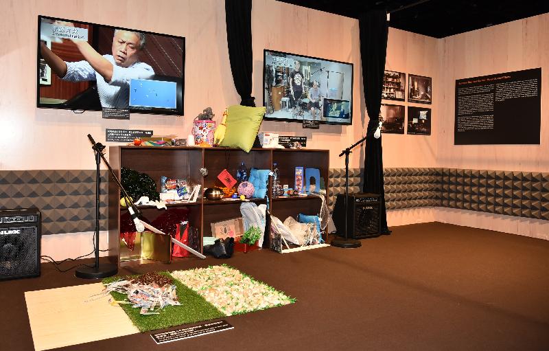 The exhibition "Invisible Perception - Film Scores and Sound Effects", organised by the Hong Kong Film Archive (HKFA) of the Leisure and Cultural Services Department, is being held from today (May 24) to August 25 at the Exhibition Hall of the HKFA. A simulated Foley studio has been set up in the venue for visitors to experiment creating sound effects.