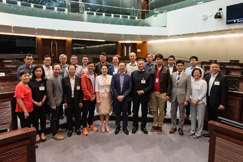 Members of the Legislative Council (LegCo) held separate meetings today (May 24) with members of the Kwun Tong District Council (DC) and the Sai Kung DC at the LegCo Complex to discuss and exchange views on matters of mutual interest. Photo shows members of the LegCo and the Kwun Tong DC.