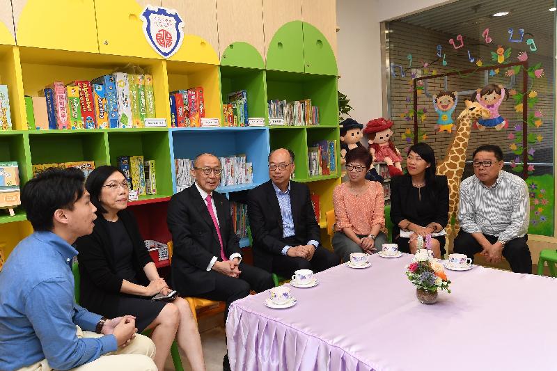 The Secretary for Transport and Housing, Mr Frank Chan Fan, visited Tai Po District this afternoon (May 24). Photo shows Mr Chan (centre), visiting Po Heung Child Development Centre and being briefed by representatives of the centre on the training and supportive services provided for children with special needs. Also present are (from right) the Vice Chairman of the Tai Po District Council, Mr Cheng Chun-ping, the District Officer (Tai Po), Ms Eunice Chan, and the Chairman of the Tai Po District Council, Ms Wong Pik-kiu.
