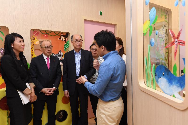 The Secretary for Transport and Housing, Mr Frank Chan Fan, visited Tai Po District this afternoon (May 24). Photo shows Mr Chan (third left), touring around the Po Heung Child Development Centre. 