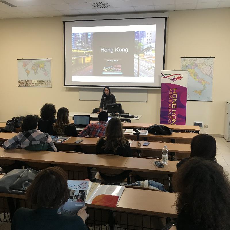The Deputy Representative of the Hong Kong Economic and Trade Office in Brussels, Miss Fiona Chau, briefs students at the University for Foreigners of Siena, Italy, on May 13 (Siena time) on the abundant study and career opportunities in Hong Kong.
