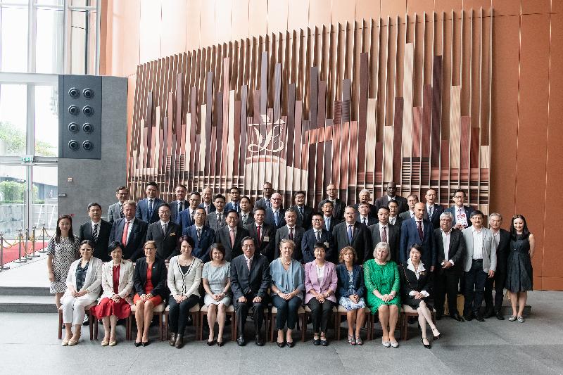 The President of the Legislative Council (LegCo), Mr Andrew Leung (front row, centre), and LegCo Members are photographed with the Consuls-General or their representatives as well as Honorary Consuls in Hong Kong in the LegCo Complex today (May 27).