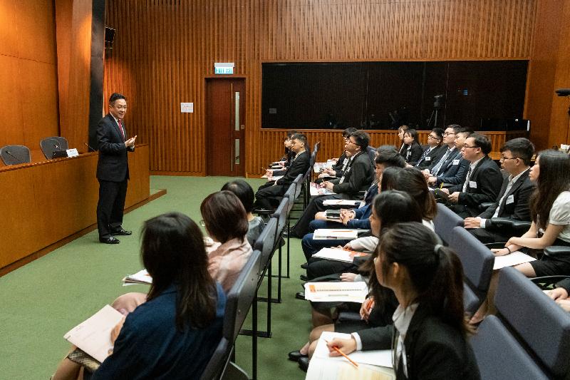 The Legislative Council Secretariat launches the 2019 internship programme today (May 27). The Secretary General of the Legislative Council Secretariat, Mr Kenneth Chen (first left), delivers a speech to welcome the students at an orientation session. 