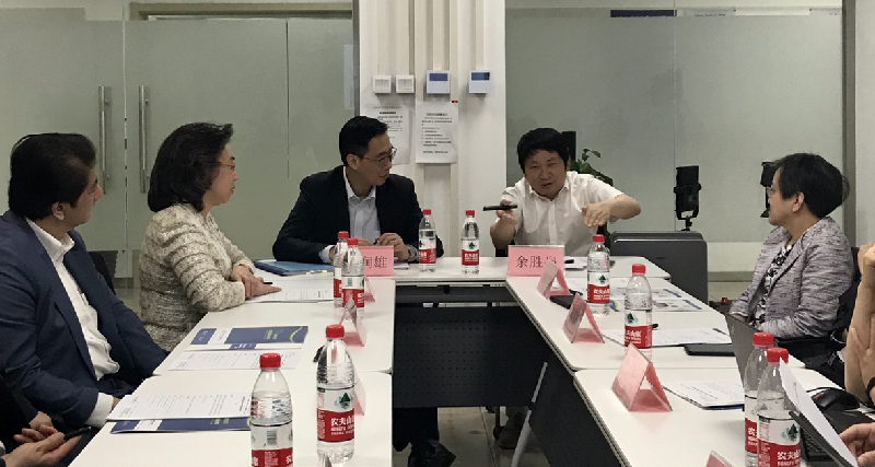The Secretary for Education, Mr Kevin Yeung, today (May 28) visited the Advanced Innovation Center for Future Education of Beijing Normal University. Photo shows Mr Yeung (third left) receiving a briefing from Professor Yu Shengquan (second right) on how the centre built a public service platform for smart education according to learners' needs.