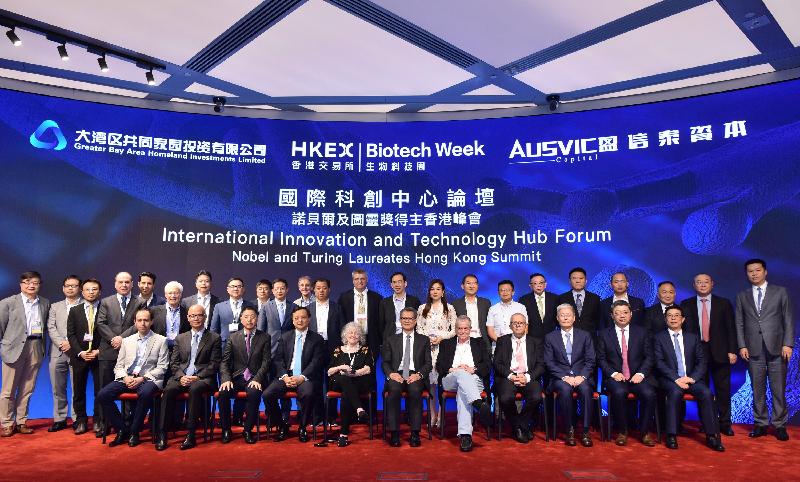 The Financial Secretary, Mr Paul Chan, attended the International Innovation and Technology Hub Forum - Nobel and Turing Laureates Hong Kong Summit this afternoon (May 28). Photo shows Mr Chan (first row, centre); the Chief Executive of Hong Kong Exchanges and Clearing Limited, Mr Charles Li (first row, fourth left); the Chairman of the China Resources Group, Dr Fu Yuning (first row, third right); the Chief Executive Officer of Greater Bay Area Homeland Investments Limited, Dr Hu Zhanghong (first row, first right); the Founder of Ausvic Capital, Mr Chen Ping (first row, third left); and other guests.
