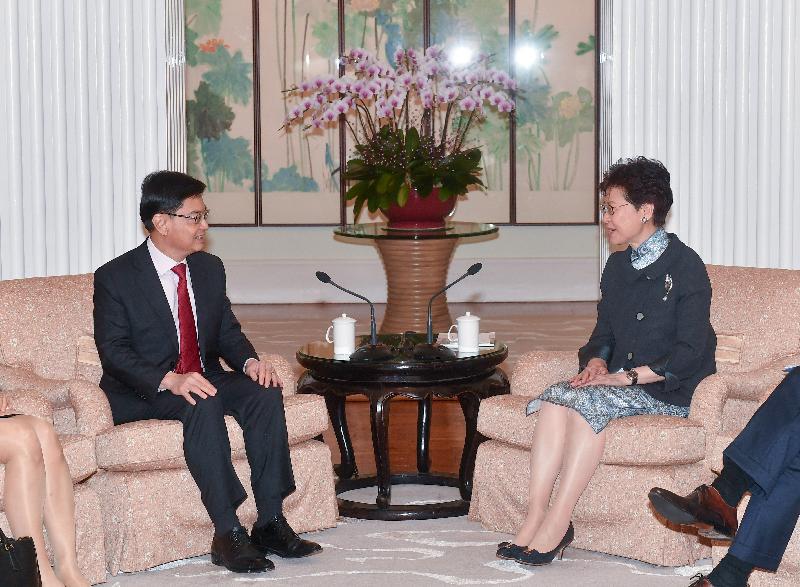 The Chief Executive, Mrs Carrie Lam (right), meets with the Deputy Prime Minister and Minister for Finance of Singapore, Mr Heng Swee Keat (left), at Government House this afternoon (May 29).