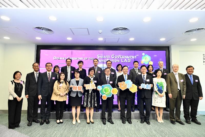 The Smart Government Innovation Lab (Smart LAB) assists government departments in the adoption of IT with a view to enhancing the quality and efficiency of public services.  Photo shows the Acting Secretary for Innovation and Technology, Dr David Chung (front row, sixth right); the Acting Permanent Secretary for Innovation and Technology, Mrs Millie Ng (front row, sixth left); the Government Chief Information Officer, Mr Victor Lam (front row, fifth right); the Commissioner for Innovation and Technology, Ms Annie Choi (front row, fifth left); and the Director of Electrical and Mechanical Services, Mr Alfred Sit (front row, fourth right), with representatives of departments which are in collaboration with Smart LAB at the opening ceremony today (May 30).