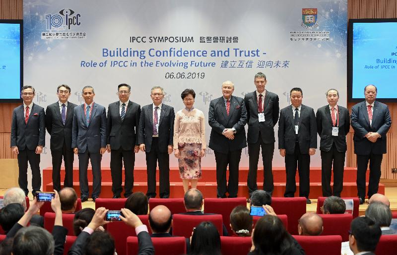 The Chief Executive, Mrs Carrie Lam, attended the IPCC Symposium this morning (June 6). Photo shows (from fourth left) the Commissioner of Police, Mr Lo Wai-chung;  former Chairman of the Independent Police Complaints Council (IPCC) and Non-Permanent Judge of the Court of Final Appeal Mr Justice Robert Tang; Mrs Lam; the Chairman of the IPCC, Dr Anthony Neoh; the Dean of Social Sciences at the University of Hong Kong, Professor William Hayward; and other guests at the Symposium.