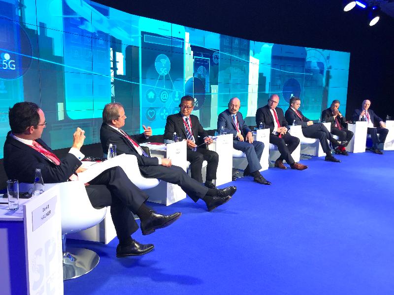 The Financial Secretary, Mr Paul Chan (third left), yesterday (June 6, St Petersburg time) attended one of the St Petersburg International Economic Forum sessions in Russia to exchange views with representatives of investment banks, trade association and rating institution on global economic order.