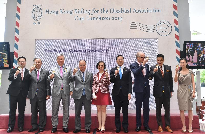 The Chief Secretary for Administration, Mr Matthew Cheung Kin-chung, attended the Hong Kong Riding for the Disabled Association (RDA) Cup Luncheon 2019 today (June 8). Photo shows Mr Cheung (fourth left); the Secretary for Food and Health, Professor Sophia Chan (centre); the Secretary for the Civil Service, Mr Joshua Law (second left); the Chairman of the RDA, Mr Thomas Yeung (fourth right); and other guests toasting at the opening ceremony.