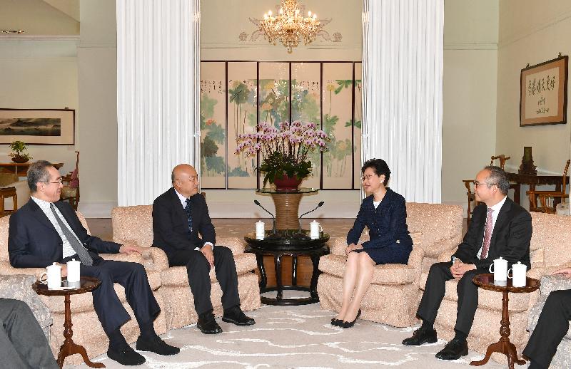 The Chief Executive, Mrs Carrie Lam (second right), met with the Director of the Palace Museum, Dr Wang Xudong (second left), at Government House today (June 8). The Secretary for Home Affairs, Mr Lau Kong-wah (first right), and the Chairman of the Board of the West Kowloon Cultural District Authority, Mr Henry Tang (first left), also attended the meeting.