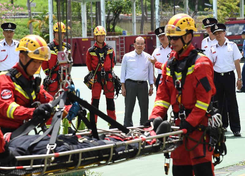The Chief Secretary for Administration, Mr Matthew Cheung Kin-chung, visited Sha Tin Fire Station this afternoon (June 8). Photo shows Mr Cheung (back row, fourth left), accompanied by the Director of Fire Services, Mr Li Kin-yat (back row, fifth left), viewing a demonstration by the High Angle Rescue Team of the Fire Services Department.