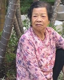 Lam Heung-lan, aged 79, is about 1.6 metres tall, 45 kilograms in weight and of thin build. She has a pointed face with yellow complexion and short greyish black hair. She was last seen wearing a purple and pink T-shirt with floral pattern, black trousers and purple and white sports shoes.