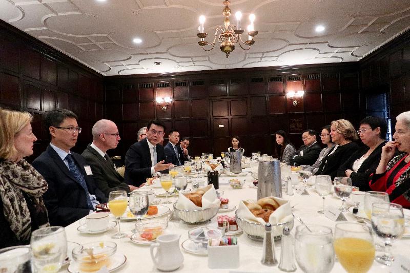 The Secretary for Commerce and Economic Development, Mr Edward Yau (fourth left), today (June 10, Eastern Standard Time), meets with key interlocutors in the financial, business, legal and academic sectors at a roundtable breakfast meeting in New York, the United States, to update them on the latest economic development of Hong Kong and has useful exchanges with them on Hong Kong-US bilateral relations and the current state of international trade.
