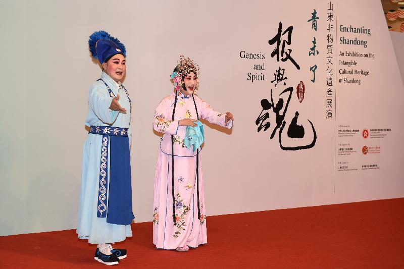 "Genesis and Spirit - Enchanting Shandong‧An Exhibition on the Intangible Cultural Heritage of Shandong" had its opening ceremony today (June 12) at the Hong Kong Central Library. Photo shows intangible cultural heritage bearers from Shandong performing Wuyin opera.