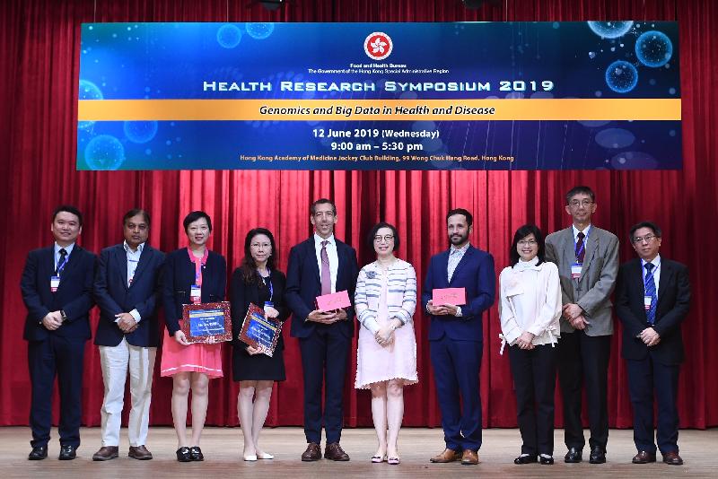 The Secretary for Food and Health, Professor Sophia Chan, today (June 12) officiated at the opening ceremony of the Health Research Symposium 2019. Professor Chan (fifth right); the Permanent Secretary for Food and Health (Health), Ms Elizabeth Tse (third right); the two keynote speakers from the United States, Professor Euan Ashley (fifth left) and Dr Nicholas Tatonetti (fourth right); and other guests are pictured at the opening ceremony.