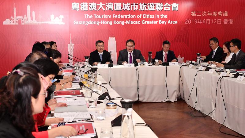 The second Annual Meeting of the Tourism Federation of Cities in the Guangdong-Hong Kong-Macao Greater Bay Area held in Hong Kong today (June 12) was attended by around 40 representatives from the Department of Culture and Tourism of Guangdong Province, the Macao Government Tourism Office and the tourism departments of the nine Mainland cities in the Guangdong-Hong Kong-Macao Greater Bay Area, namely Guangzhou, Shenzhen, Zhuhai, Foshan, Huizhou, Dongguan, Zhongshan, Jiangmen and Zhaoqing. Photo shows the Commissioner for Tourism, Mr Joe Wong (fifth right); the Director General of the Department of Culture and Tourism of Guangdong Province, Mr Wang Yiyang (sixth right); and other representatives exchanging views on regional tourism development in the meeting.