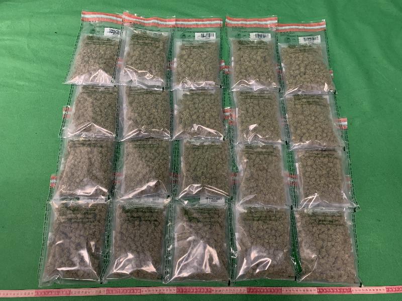 Hong Kong Customs seized about 2 kilograms of suspected cannabis buds and about 6 kilograms of assorted products containing suspected tetrahydro-cannabinol and solutions suspected of containing nicotine with an estimated market value of about $300,000 in total at Hong Kong International Airport and in Tsim Sha Tsui on June 3 and yesterday (June 11) respectively. Photo shows the suspected cannabis buds seized.