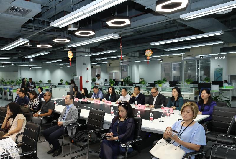 The Trade and Industry Department (TID) of the Hong Kong Special Administrative Region, the Small and Medium Enterprises Committee, and the Working Group on Industrial, Commercial and Professional Sectors under the Basic Law Promotion Steering Committee led a delegation to Guangzhou today (June 13). Photo shows the delegation visiting the Yangcheng Creative Industry Zone.