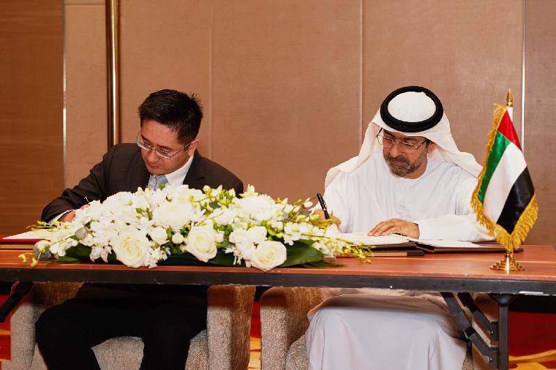 The Under Secretary for Commerce and Economic Development, Dr Bernard Chan (left), and the Under Secretary of the Ministry of Finance of the United Arab Emirates (UAE), Mr Younis Haji Al Khoori (right), sign  the Hong Kong-UAE Investment Promotion and Protection Agreement in Dubai, the UAE today (June 16, Dubai time).