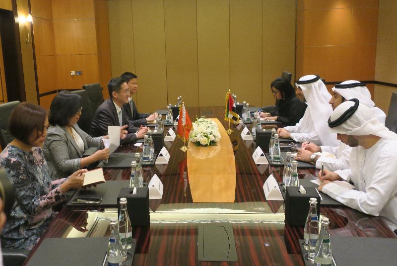 商務及經濟發展局副局長陳百里博士（左三）今日（杜拜時間六月十六日）在阿拉伯聯合酋長國（阿聯酋）杜拜與阿聯酋財政部副部長Younis Haji Al Khoori（右三）舉行雙邊會議。