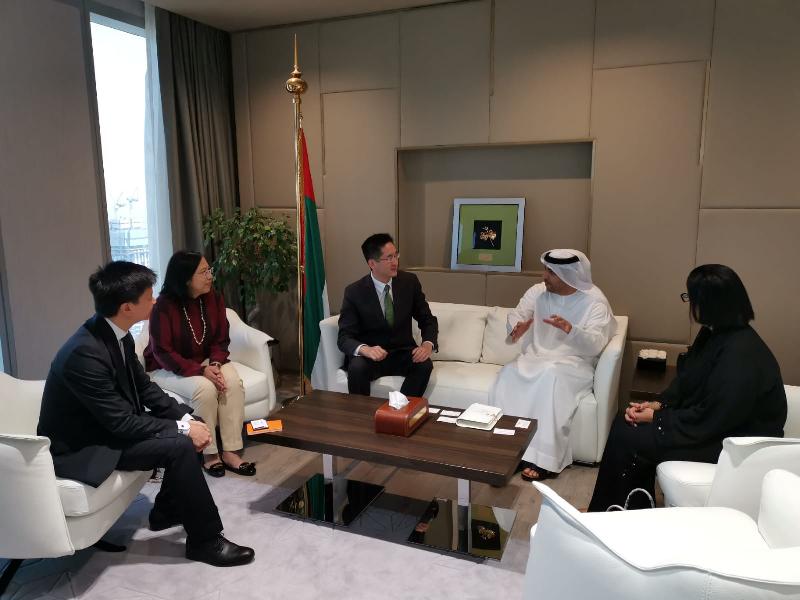 商務及經濟發展局副局長陳百里博士（左三）今日（杜拜時間六月十七日）在阿拉伯聯合酋長國（阿聯酋）杜拜與阿聯酋經濟部貿易救濟助理副部長Abdalla Sultan Alfan Alshamsi（右二）會面。