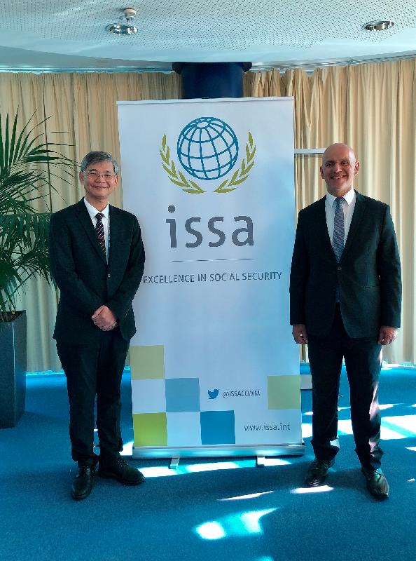 The Secretary for Labour and Welfare, Dr Law Chi-kwong, visited the International Social Security Association (ISSA) to exchange views on challenges arising from an ageing population yesterday (June 17, Geneva time) amid meetings of the Centenary Conference of the International Labour Organization in Geneva, Switzerland. Photo shows Dr Law (left) with the Secretary General of the ISSA, Mr Marcelo Abi-Ramia Caetano.