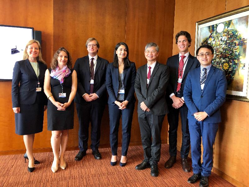 The Secretary for Labour and Welfare, Dr Law Chi-kwong, met with the System Initiative Management Team of the World Economic Forum (WEF) on how to prepare for the advent of the artificial intelligence era this morning (June 18, Geneva time) amid meetings of the Centenary Conference of the International Labour Organization in Geneva, Switzerland. Photo shows Dr Law (third right) and the Director of the Hong Kong Economic and Trade Office, Berlin, Mr Bill Li (first right), with the Head of the Centre for the New Economy and Society of the WEF, Ms Saadia Zahidi (centre), and her team members.
