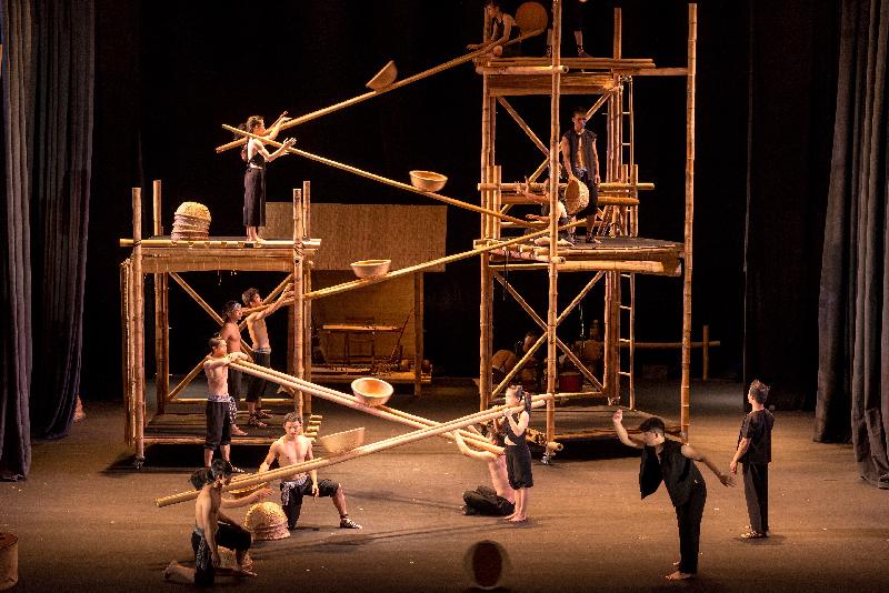 The innovative circus-based show "À Ố Làng Phố" (meaning "from village to city") will be staged from July 26 to 28 at Sha Tin Town Hall, depicting the rapid evolution of Vietnam's rural existence into urban life.