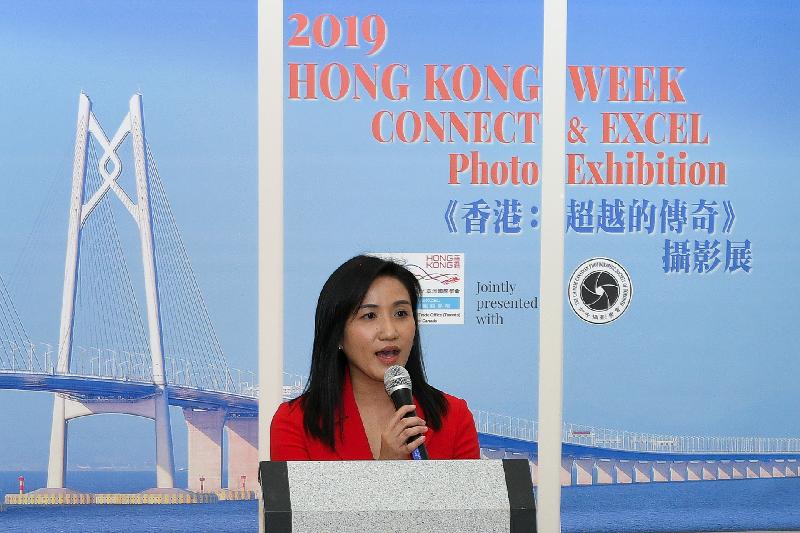 The Director of the Hong Kong Economic and Trade Office (Toronto), Ms Emily Mo, speaks at the opening ceremony of Hong Kong Week and the "Connect & Excel - Past, Present & Future" photo exhibition at the Dr Hin-Shiu Hung Art Gallery of the Chinese Cultural Centre of Greater Toronto yesterday (June 18, Toronto time).
