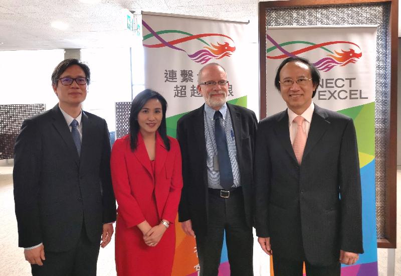 The Director of the Hong Kong Economic and Trade Office (Toronto), Ms Emily Mo (second left), is pictured with the Director of the Richard Charles Lee Canada-Hong Kong Library of the University of Toronto, Dr Jack Leong (first left), Professor of Musicology of the University of Toronto, Professor Robin Elliott (second right), and the Music Director of the Hong Kong Oratorio Society, Professor Chan Wing-wah (first right), at a seminar held at the Richard Charles Lee Canada-Hong Kong Library of the University of Toronto yesterday afternoon  (June 18, Toronto time).